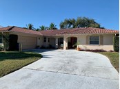 Single Family Home for sale at 5114 Sandy Cove Ave, Sarasota, FL 34242 - MLS Number is T3347212