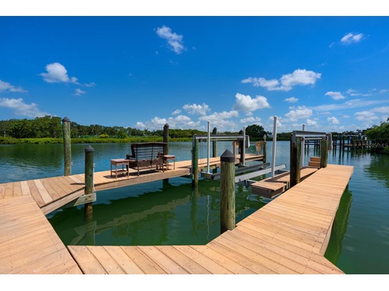 Single Family Home for sale at 25 Lighthouse Point Dr, Longboat Key, FL 34228 - MLS Number is A4503359