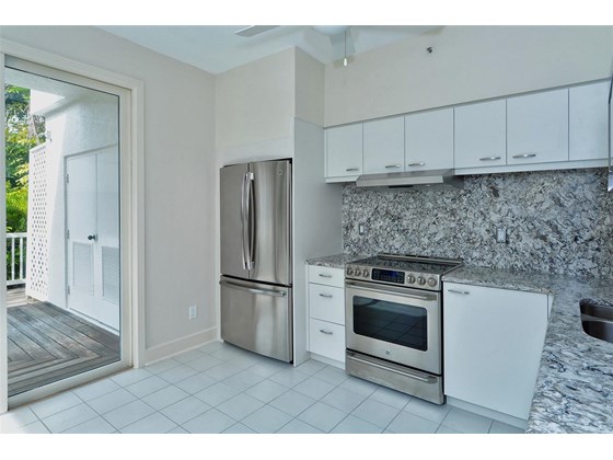Kitchen in Club - Condo for sale at 370 A Gulf Of Mexico Dr #421, Longboat Key, FL 34228 - MLS Number is A4513966
