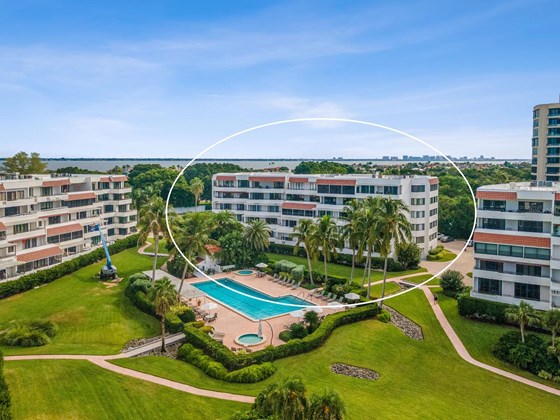 Building Exterior - Condo for sale at 1445 Gulf Of Mexico Dr #303, Longboat Key, FL 34228 - MLS Number is A4515949