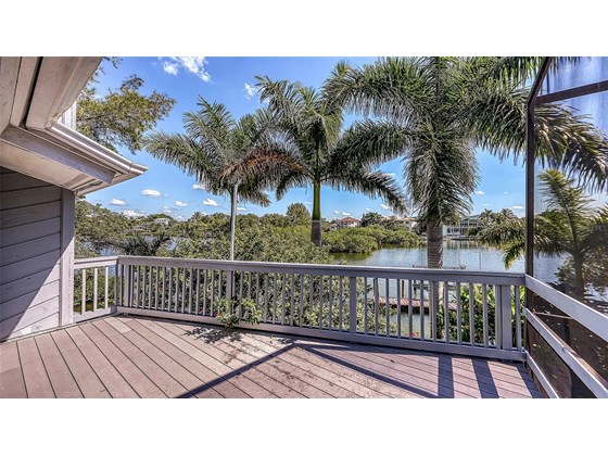 Single Family Home for sale at 225 Little Pond Ln, Sarasota, FL 34242 - MLS Number is A4517313