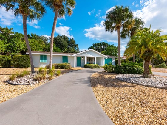 Single Family Home for sale at 5533 Cape Aqua Dr, Sarasota, FL 34242 - MLS Number is A4517797