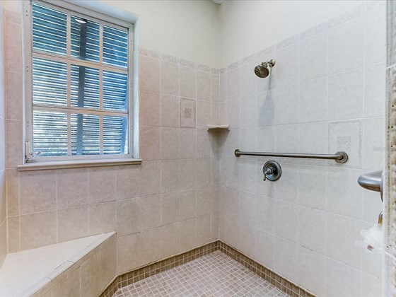 Walk-in shower - Single Family Home for sale at 5227 Siesta Cove Dr, Sarasota, FL 34242 - MLS Number is A4519271