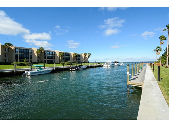 Bay Harbour private marina - Condo for sale at 450 Gulf Of Mexico Dr #B107, Longboat Key, FL 34228 - MLS Number is A4520786