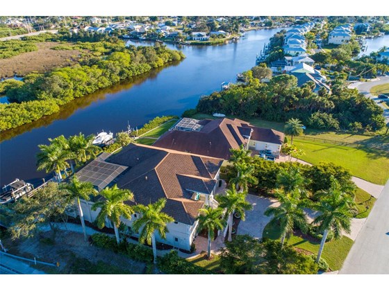 So beautifully landscaped offering that tropical paradise! - Single Family Home for sale at 1012 Bayview Dr, Nokomis, FL 34275 - MLS Number is A4521028