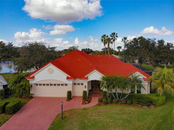 Beautiful landscaping - Single Family Home for sale at 319 Stone Briar Creek Dr, Venice, FL 34292 - MLS Number is A4522164